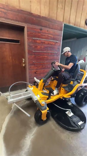 This Barn Floor Used to Take All Day — The Beast Does It in Minutes 😎 | KC Splash