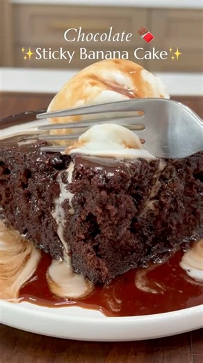This Chocolate Banana Sticky Toffee Pudding Cake is next-level good. Rich. Gooey. Warm. Comfort in every bite. It’s the kind of dessert you make once—and crave forever. ✨Comment “banana cake” and I’ll DM you the full recipe! ✨#bananacake #stickytoffee #comfortfood #chocolatedessert #easybaking #homemadedessert #cakerecipe #thebestcake #reelrecipe #dessertlovers #foodreel #bakingvideo #sweettooth #bananadessert #weeknightbaking https://thesaltycooker.com/chocolate-banana-sticky-toffee-pudding-cak