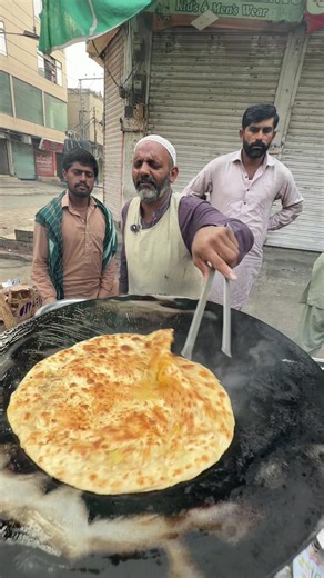 Most Viral Roadside Aloo Paratha Experience — Fresh Desi Taste