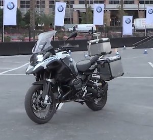 BMW's self-riding motorcycle demonstrates its ghostly capability at 2019 CES