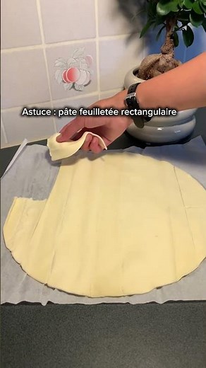 Astuce : comment transformer une pâte feuilletée ronde en rectangulaire #recette #astuce
