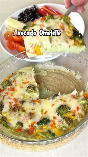 This baked avocado omelet is creamy, protein-rich, and packed with heart-healthy fats. Blended avocado gives it a naturally soft texture, while eggs provide high-quality protein and essential nutrients. It’s an easy, customizable meal that works perfectly for breakfast, lunch, or dinner. Ingredients (4 servings): 2 small avocados (220 g) 4 eggs ½ tsp. salt (plus more to taste) Black pepper, to taste Smoked paprika, to taste 20 g onion, chopped 45 g tomato, chopped 30 g yellow and red bell pepper