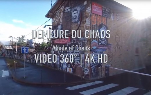 La Demeure du Chaos est en 2021 vous êtes en vidéo 360° 4K avec des milliers de panoramas 360° possibles à chaque instant. Balayez l'écran pour choisir votre point de vue à 360°. Bouton PAUSE pour voir les détails d'une scène à 360°. Le 360° est un nouveau médium, le médium de la transparence. Une vision sphérique (360°x180°) qui élargie nos compétences humaines, qui explose nos limites physiques et nous propulse au milieu de notre univers tel que nous devons le voir. Une cyber-mutation techniqu