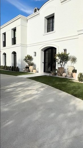 The Largest Airbnb Mansion Rental in Los Angeles | Villa Royale | LuxJB #luxuryrentals #realestate