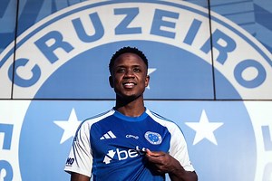 Cruzeiro confirma a chegada de Luis Sinisterra por empréstimo até 2026