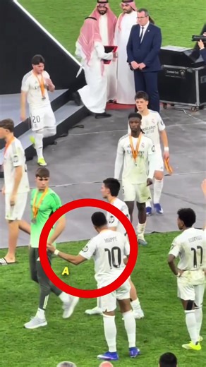 Mbappé empêche la haie d’honneur face au Barça