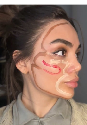 Contour map that actually lifts your face — watch how I map, then blend for an instant sculpt ✨ Pro tip: blend upward (not sideways) for a natural lift. Save this for your next look & comment “NEW” if you want a step-by-step. 👇💫 ⸻ #contourmap #facecontour #cheekcontour #nosecontour #liftedcheeks