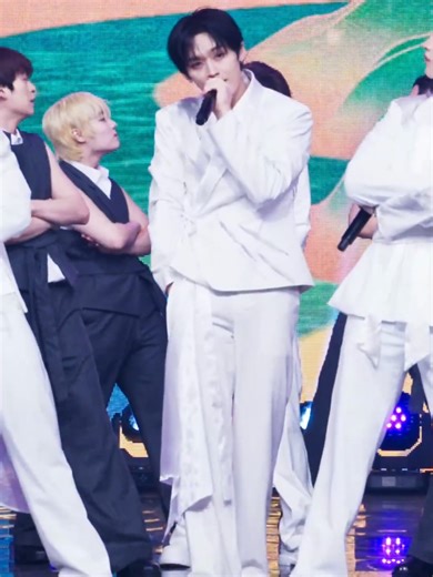 Lee know divine fancam at soul beam!! #straykids #leeknow #fancam #skz #fyp