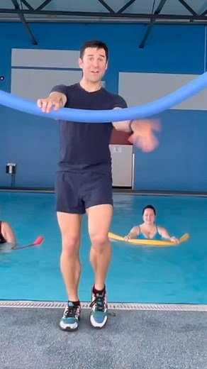 Friday Mood = Aqua Mood 🔥 Let’s use the noodle and resistance of the water to train out back muscles 💪 • #inwaterfitness #aqua #aquayoga #aquafit #aquafitness #merman #aquaman #fitness #dancefitness #aquadance #poolnoodle #noodle #aquatoning | Richard Gormley