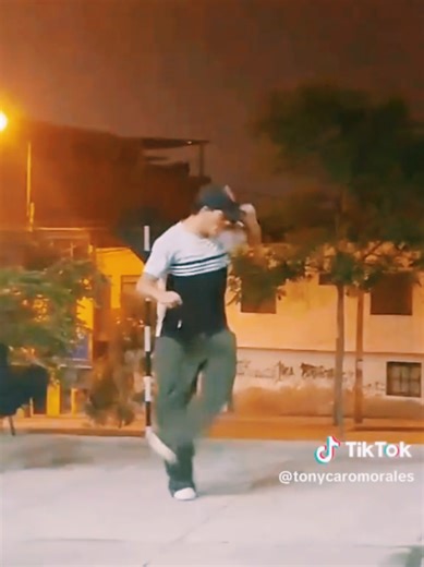 Discover Old School Reggaeton Moves in Peru