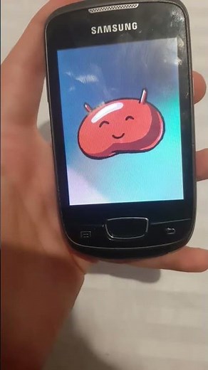 I downlowd a diferent cyanogenmod with android 4.2.2 on GT-S5570