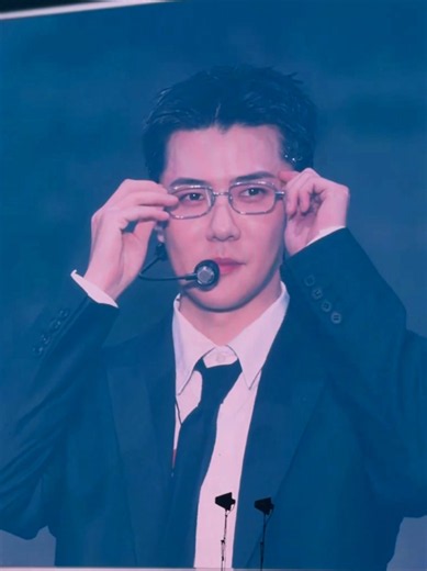 sehun with glasses! #EXhOrizon_in_macau #sehun #fyp #exoxmyeon #exo -ctto-