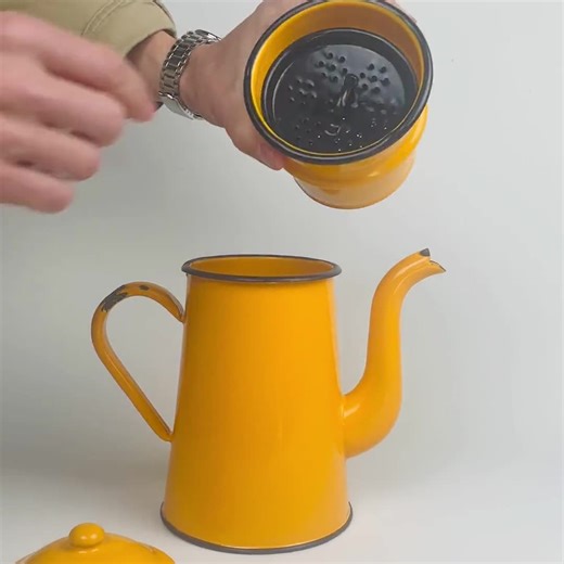 Vintage French Yellow Enamel Coffee Pot – Large Mustard Tea Pot – Early 20th Century Rustic Farmhouse Decor – 26 Cm Tall - Etsy