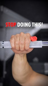 1.1M views · 5.1K reactions | ❌ DON’T DO THIS on the Bench Press! Using a suicide grip on the bench press is risky — the bar can slip out of your hands and drop onto your chest. ✅ Instead, use a full grip with your thumb wrapped around the bar for a much safer bench press. Size & Shred Training program  deltabolic.com | Andrew Kwong | Facebook