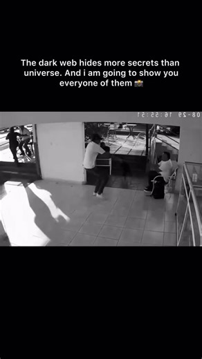 people dying moments on Instagram: "Just @peopledyingmoments 101斑点狗 （1961）是一部经典的迪士尼动画电影，讲述了斑点狗Pongo和Perdita与他们的主人Roger和Anita一家住在伦敦的故事。当Perdita生下15只小狗后，Anita的大学同学、痴迷皮草的时装设计师Cruella De Vil试图买下它们，用来制作一件斑点狗皮大衣。 主要情节： 绑架：Roger拒绝出售小狗后，Cruella雇佣了小偷Jasper和Horace偷走了它们。 营救：警方未能找到小狗，Pongo和Perdita利用“黄昏吠叫”（一种狗狗之间的通讯网络）向全英国的狗狗发出警报。 101只斑点狗：狗狗们发现Cruella从宠物店收集了另外84只斑点狗幼犬来制作大衣，使她豪宅里的斑点狗总数达到99只。 逃脱：Pongo、Perdita和幼犬们逃脱，踏上了返回伦敦的危险旅程，险些被Cruella和她的手下抓到。 圆满结局：一家人带着全部99只小狗回家，并决定收养剩下的84只，最终拥有了101只斑点狗。 这部电影以其在动画中开创性地使用静电