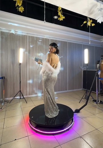 Introducing Pica Pica Studios' 360° Video Booth! Relive the best spins from this Great Gatsby-themed gala celebrating their company's wins. Ready for a spin? 💙 Book Pica Pica Studios & get ₱3000 OFF! Message us for more details. 📧 hello@picapicastudios.com 📞 0961 499 6082 📍 Available in Metro Manila, Greater Metro Manila, Tagaytay 🎵: APT - Rosé #videobooth #photobooth #companyevent #360videobooth #events #galanight