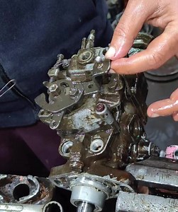 185 reactions | diesel pump springs fitting #viralreels #reelsvideo #reelsviral #demonslayerkimetsunoyaiba #copyrightinfringementchallenge #automation #reels #astros #video #mechanic | Mechanical Tips | Facebook