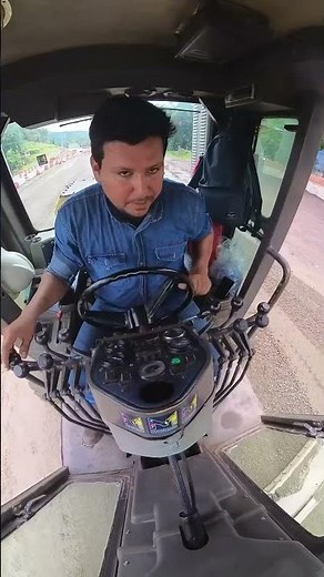 el mejor operador de motoniveladora se ve es aqui trabajando con niveles