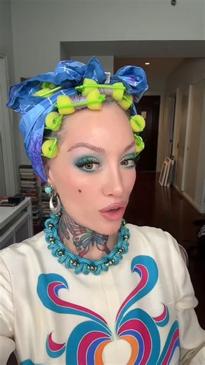 1.9M views · 94K reactions | Curly hair tutorial using foam rollers. I loved the outcome but did not expect the curl to be this tight  i use lottabody setting lotion mixed with water for all wet sets, then used the conair foam rollers, allow to dry completely, brush with Mason Pearson, finally adding oribe illuminating pomade to tame any frizz and add shine ✨ Comment letting me know what you think! #conair #erinparsonsmakeup #hairtutorial #foamrollers | Erin Parsons Makeup | Facebook