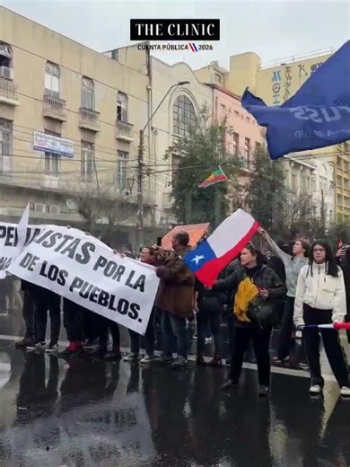 👉 Some demonstrations took place in the streets of Valparaíso during the State of the Nation Addr...