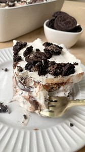 5.4K views · 57 reactions | Oreo Ice Cream Cake!朗 Grab these 5 ingredients and take a bite. This cake is made for summer, with fudgy ice cream and cookie crumbles. Everyone is going to love this#nobakedessert #nobake #nobakerecipe #icecreamcake #oreocake | All Things Mamma | Facebook