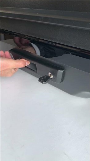 THULE Motion3 M slide lock system