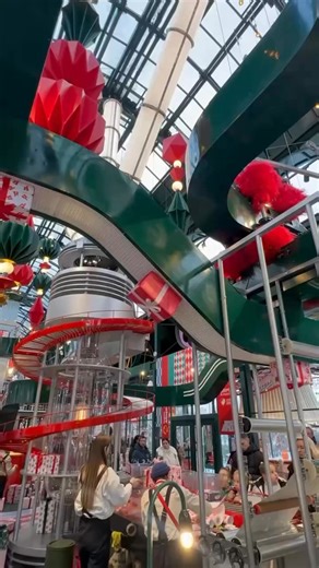 New Year's vibe of Moscow: top of the most decorated streets of the capital. 🎄Tverskaya Square: a parade of Christmas trees from Russian brands and designers, a huge Christmas tree, and retro toys. 🎄Manezhnaya Square: a winter fairy tale, a city of Christmas toys, souvenirs, and photo zones. 🎄Bolotnaya Square: a whole gift factory. In total, more than 30 festive venues of "Christmas in Moscow" have opened in the city. | From Russia with Love