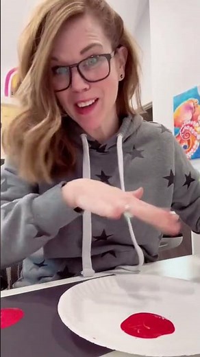 All Ages Eric Carle Inspired Caterpillar #easyart #easyartprojects #caterpillarcraft #ericcarlecraft