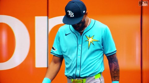 Daily Dash: Robert Jr. slides, Walker leaps