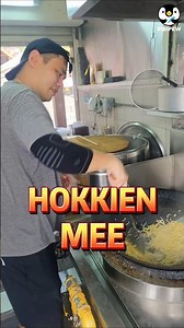 SINGAPORE EAST COAST LAGOON FAMOUS HOKKIEN MEE 🍜 | Rich Prawn Broth + Crispy Pork Lard!