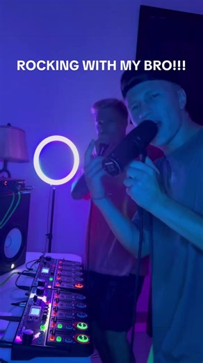 Mad Twinz Beatboxing Performance