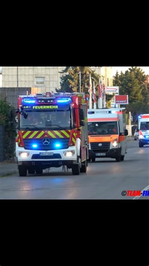 [Mit Bullhorn zum Verkehrsunfall] HLF Feuerwehr Großauheim + KTW und RTW DRK / JUH Hanau