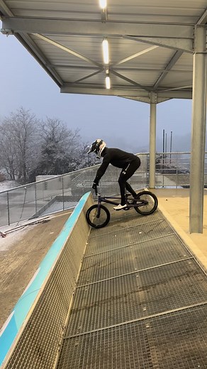 Testing my 4 seasons @schwalbetires and an @inspyrebicycles ❄️ Winter came quicker than expected | Mathis Ragot Richard