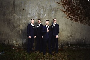 Under The Streetlamp sings the classic "I Wonder Why" | Under The Streetlamp