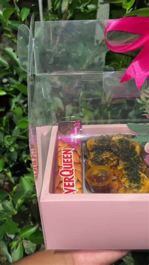 Flower Cake Box of Happiness in Surabaya