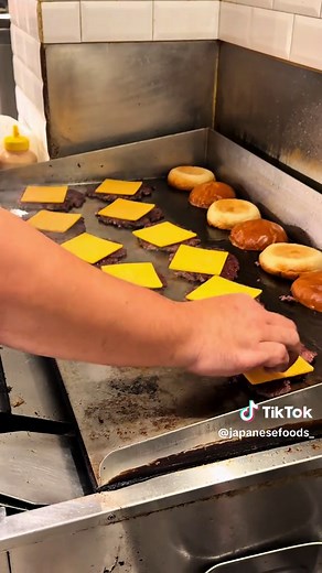 チーズインハンバーガーが楽しめるアメリカンダイナー