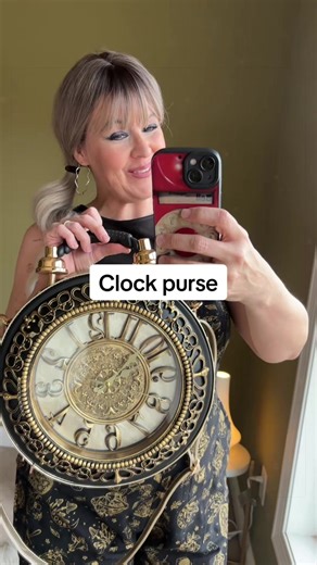 A clock purse that actually works! Needs 1 AA battery (not included) #purse #purses #handbags #handbag #steampunk