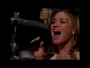 Kelly Clarkson - Breakaway (Live Disney Christmas Parade 2004)