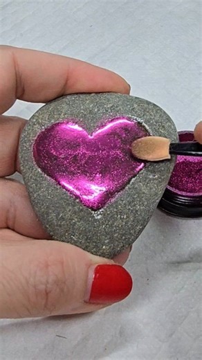 Here are some more follow up answers about using chrome nail powder in your rock painting. Specifically: ❓️ Will the gel top coat cure in sunlight? ❓️ Can you put the chrome nail powder on UV resin? | Jessica Rocks