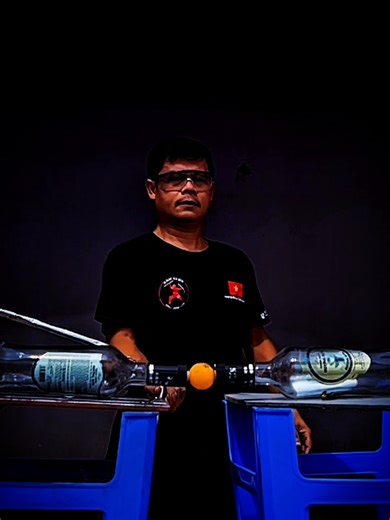 Quật bóng bàn, giữa 2 chai rượu bằng côn inox #kanclub