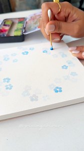 Paint a beautiful Forget me Not wreath using Q-tips 💙🩵! I am using Artphilosophy watercolor and watercolor paper . I hope you enjoy this beautiful process. #watercolorpainting #painting #illustrations #artshow #artreels #viralart #wildflowers | spicingcolours