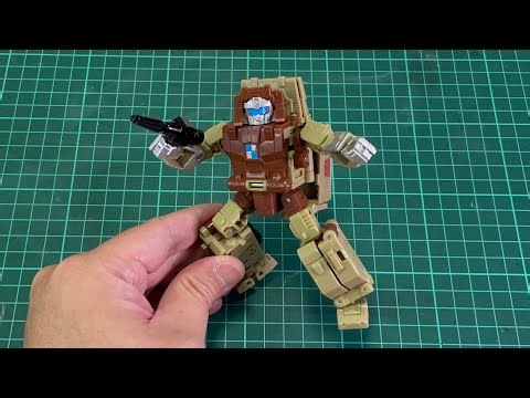 Transformers Retro G1 Autobot Outback (Robot mode to Truck mode)