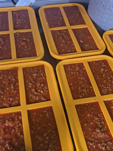 Effortless Batch Cooking: Filling Molds for Meal Prep