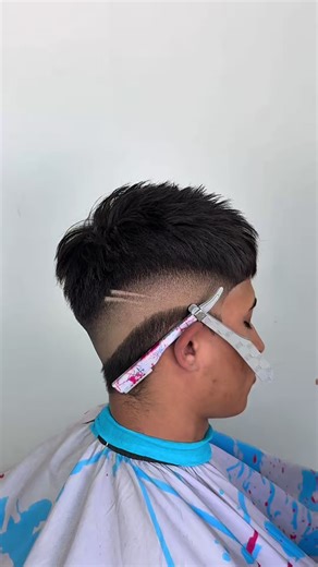 Seguimos practicando nuevas técnicas distintas, Esta vez marcamos contrastes con máquina y todo lo degradamos con tijeras @deluxe.line 🐉✂️ su apoyo me ayuda bastante ❤️🫡 Día 26/90 reto @ema_medinaok 🇺🇾
