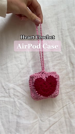 Crochet a super cute crochet airpod case with me🥹💘 #crochettutorial #learnhowtocrochet #crochetprojectforbeginner #crochetairpodcase #crochetheartbag