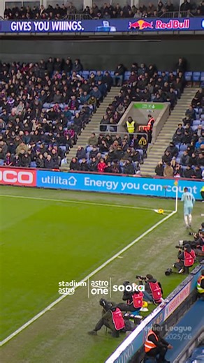 WHAT A TURNAROUND! 🔥 Burnley were 2–0 down to Crystal Palace… but three goals the 40th minute flip the script completely! Watch anywhere, anytime 📲 Stream Premier League matches LIVE on Astro One & sooka. #AstroPL | Stadium Astro