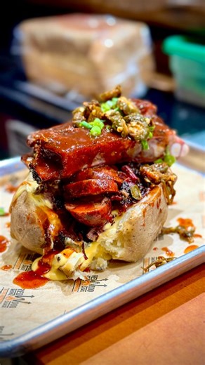 𝗧𝗛𝗜𝗦 𝗙𝗥𝗜𝗗𝗔𝗬 𝗢𝗡𝗟𝗬: 𝗟𝗢𝗔𝗗𝗘𝗗 𝗣𝗢𝗧𝗔𝗧𝗢 𝗦𝗣𝗘𝗖𝗜𝗔𝗟 🚨 We don’t do this often. But when we do? It’s LEGENDARY. 🔥 A massive baked potato loaded with butter , sour cream, our mouthwatering brisket, cheese sauce and pickled jalapenos! But that's not all 😎 you can make it Floyd's way with tender ribs and delicious smoked sausage 🤤 This monster only drops on tomorrow – and trust us, once you see it, you’ll understand why people lose their minds. Set your alarm or do whatever y