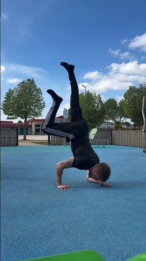 Learn Handstand for Beginners 🤸‍♂️ | Easy Step by Step Guide #Shorts