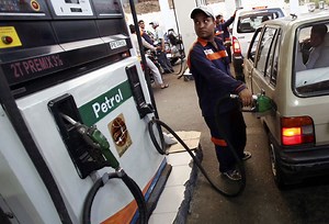 Petrol, diesel price cut likely on fall in crude oil prices  - BusinessToday