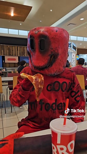 c00lkidd from Forsaken tries to eat pizza #forsaken #c00lkidd #roblox #fyp